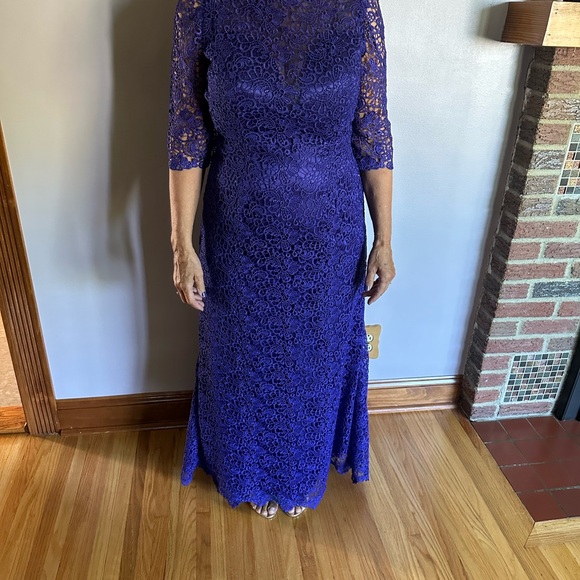 Formal Lace Dress - Picture 6 of 9